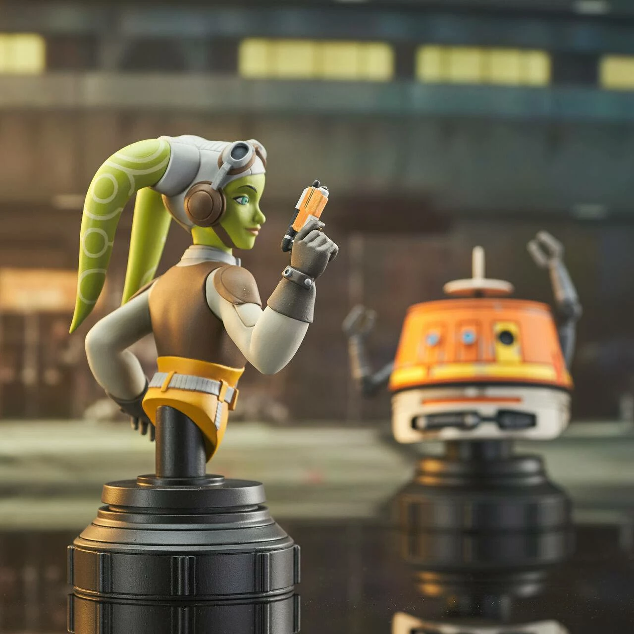 Star Wars Rebels 1/7 Scale Bust - Hera And Chopper - Image 6