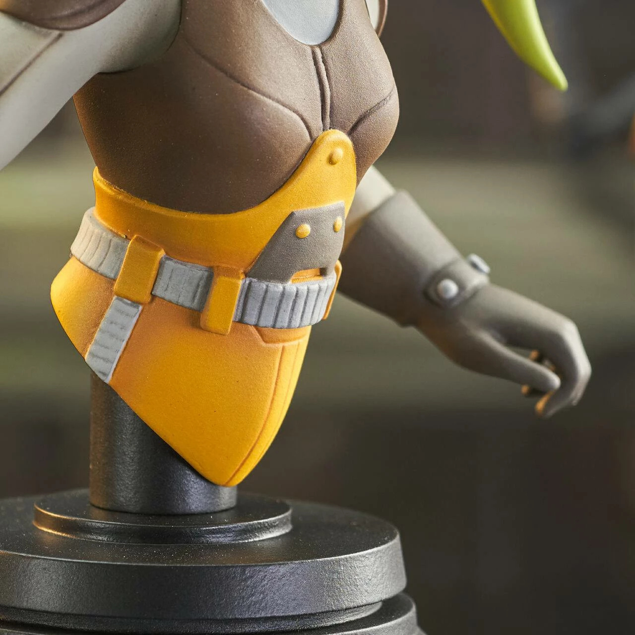 Star Wars Rebels 1/7 Scale Bust - Hera And Chopper - Image 11