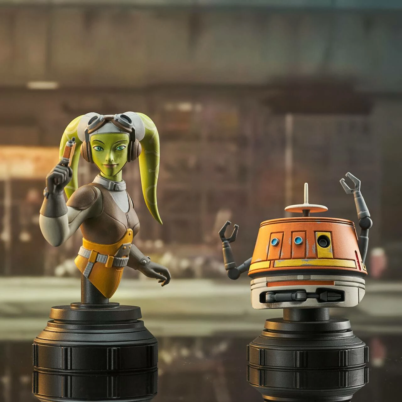 Star Wars Rebels 1/7 Scale Bust - Hera And Chopper - Image 2