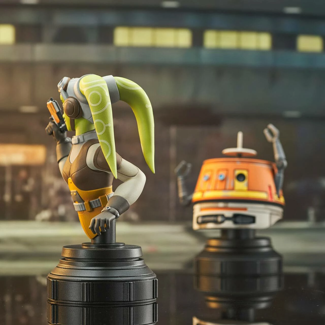 Star Wars Rebels 1/7 Scale Bust - Hera And Chopper - Image 3