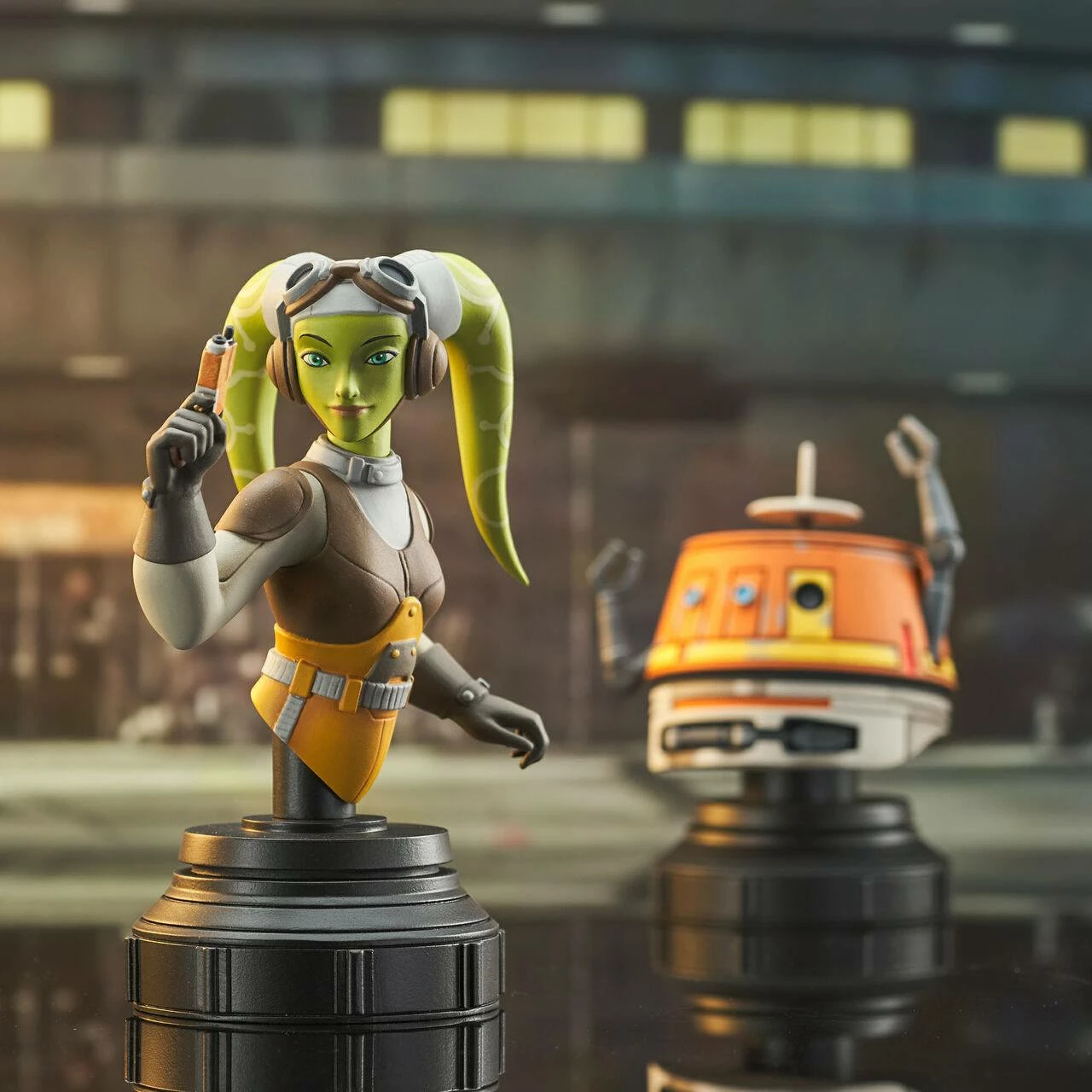 Star Wars Rebels 1/7 Scale Bust - Hera And Chopper - Image 4
