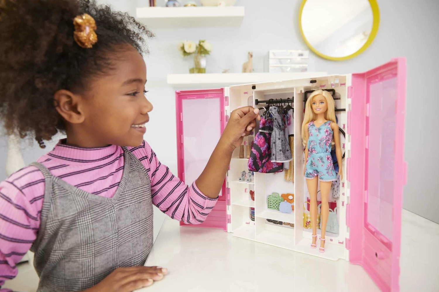 Barbie Fashionista Ultimate Closet And Doll Playset - Image 2