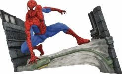Diamond Select Marvel Gallery Spider-Man Webbing Comic PVC Diorama