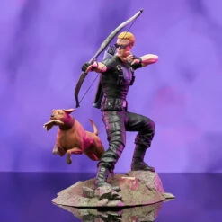 Marvel Diamond Select Comic Gallery PVC Statue Hawkeye With Pizza Dog
