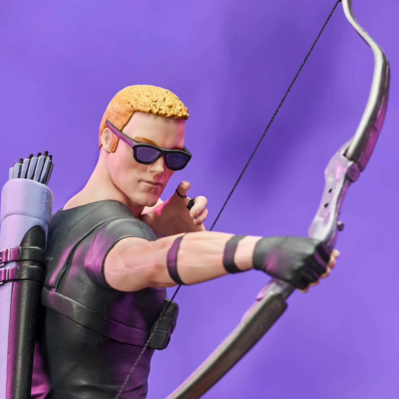 Marvel Diamond Select Comic Gallery PVC Statue Hawkeye With Pizza Dog - Image 6