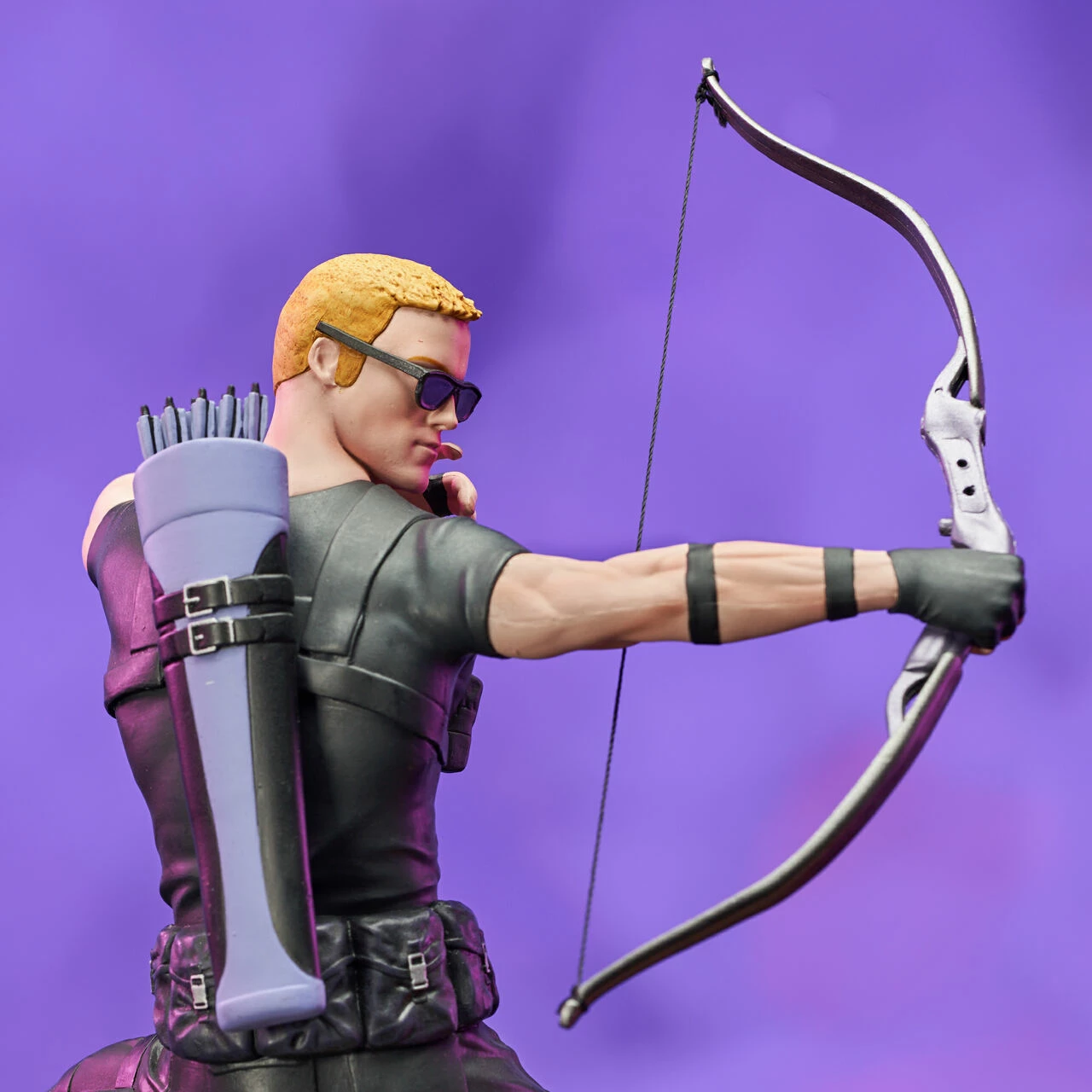 Marvel Diamond Select Comic Gallery PVC Statue Hawkeye With Pizza Dog - Image 10