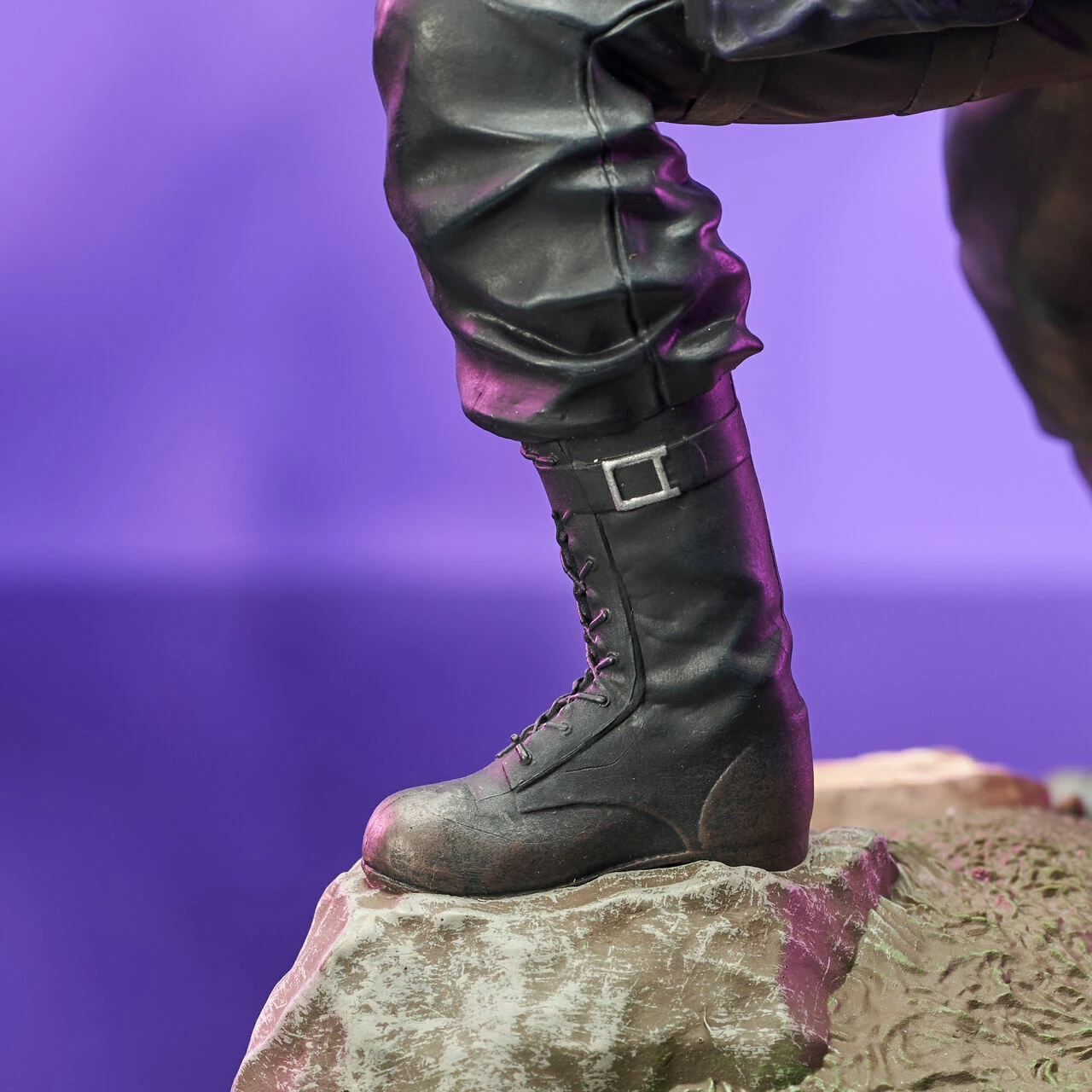 Marvel Diamond Select Comic Gallery PVC Statue Hawkeye With Pizza Dog - Image 11