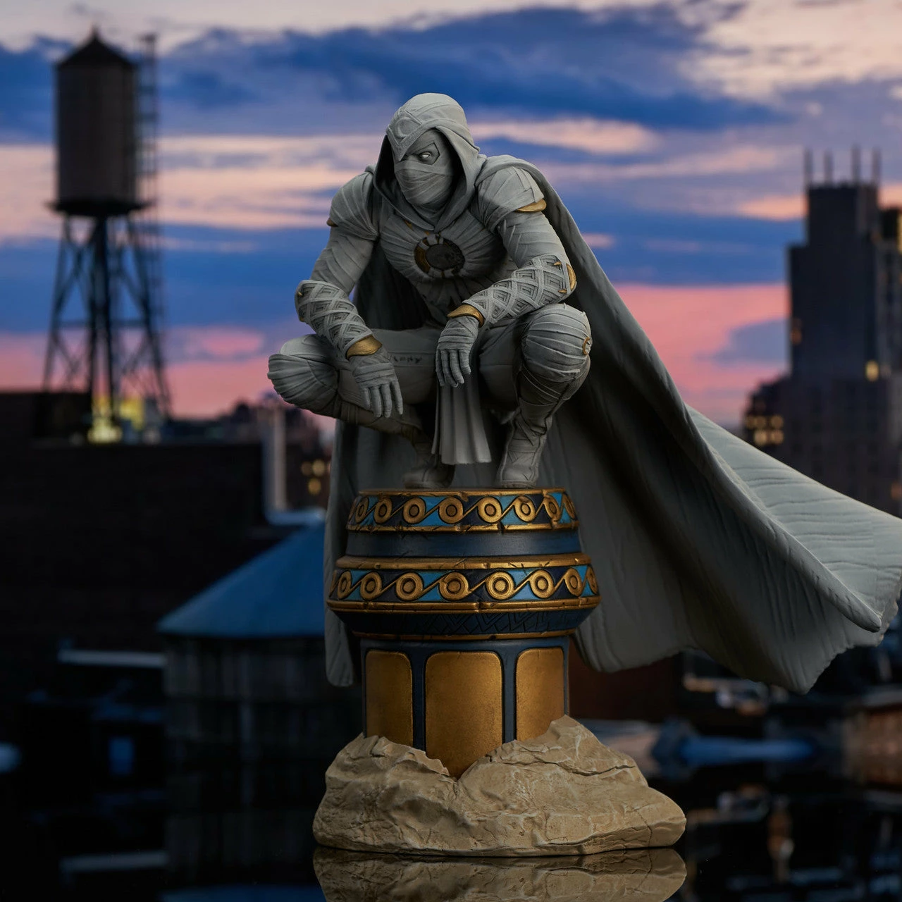 Diamond Select Marvel Moon Knight Gallery PVC Diorama - Image 5