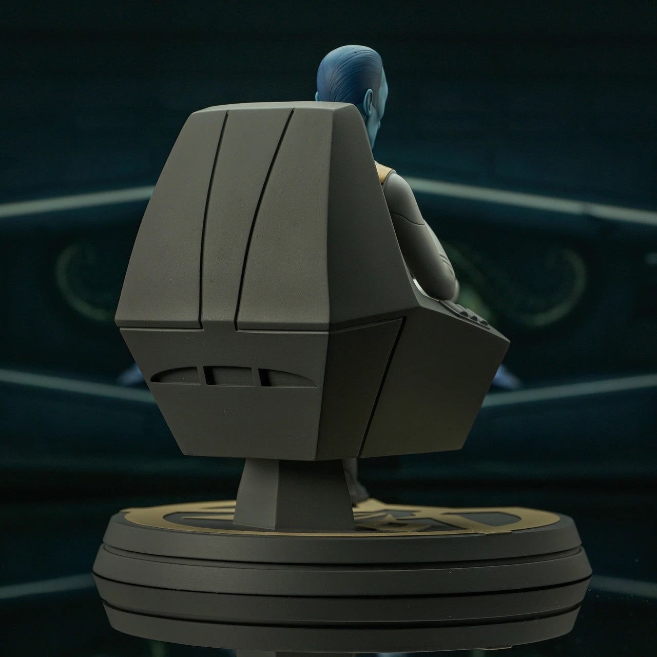 Star Wars Rebels Premier Collection Thrawn On Throne 1/7 Scale Limited Edition Statue - Image 6