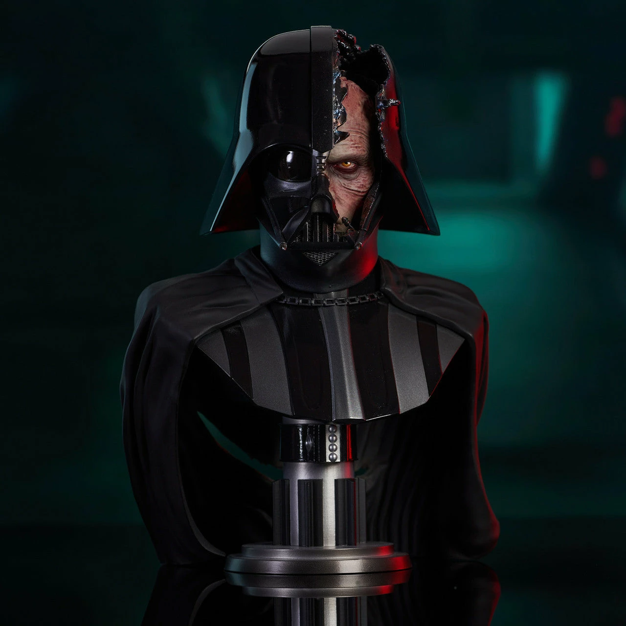 Star Wars Obi-Wan Kenobi Legends In 3D Darth Vader (Damaged Helmet) 1/2 Scale Limited Edition Bust - Image 2