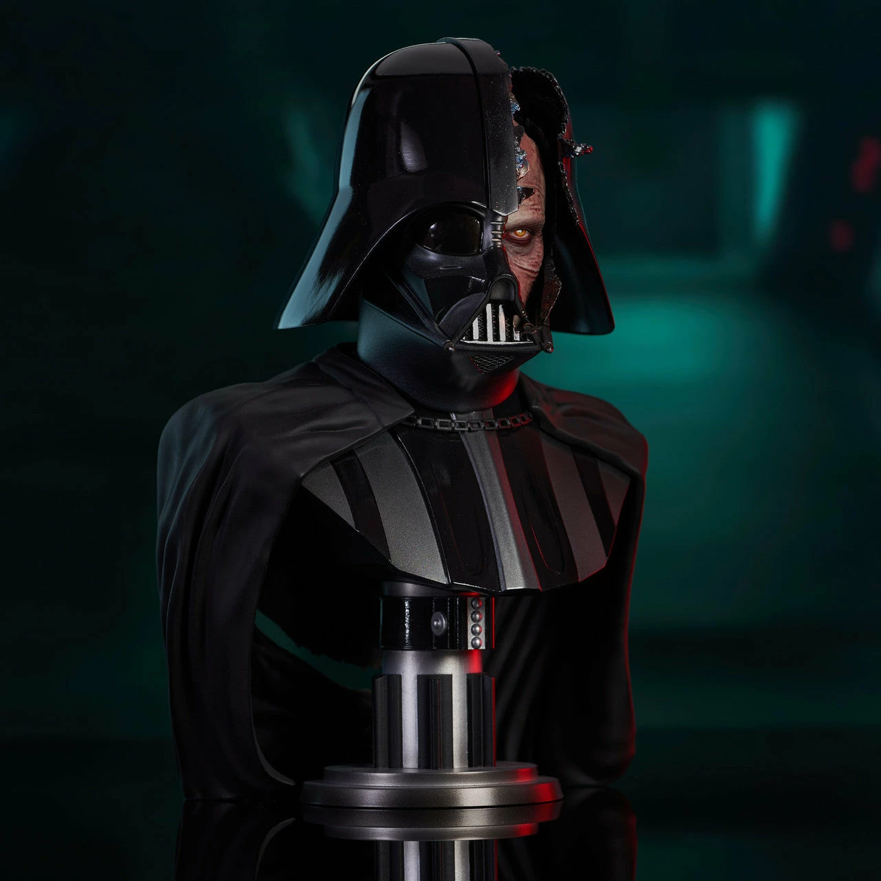 Star Wars Obi-Wan Kenobi Legends In 3D Darth Vader (Damaged Helmet) 1/2 Scale Limited Edition Bust - Image 3