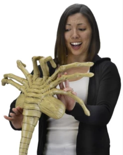 NECA Aliens Facehugger Life-Size Foam Prop Replica