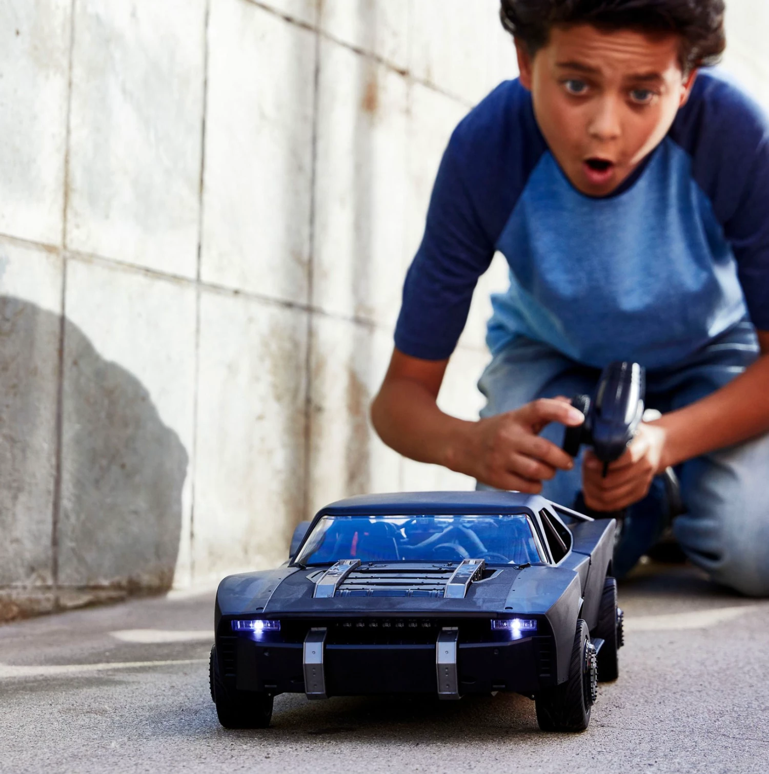 Hot Wheels The Batman 1/10 Scale Remote Control Original Batmobile - Image 5