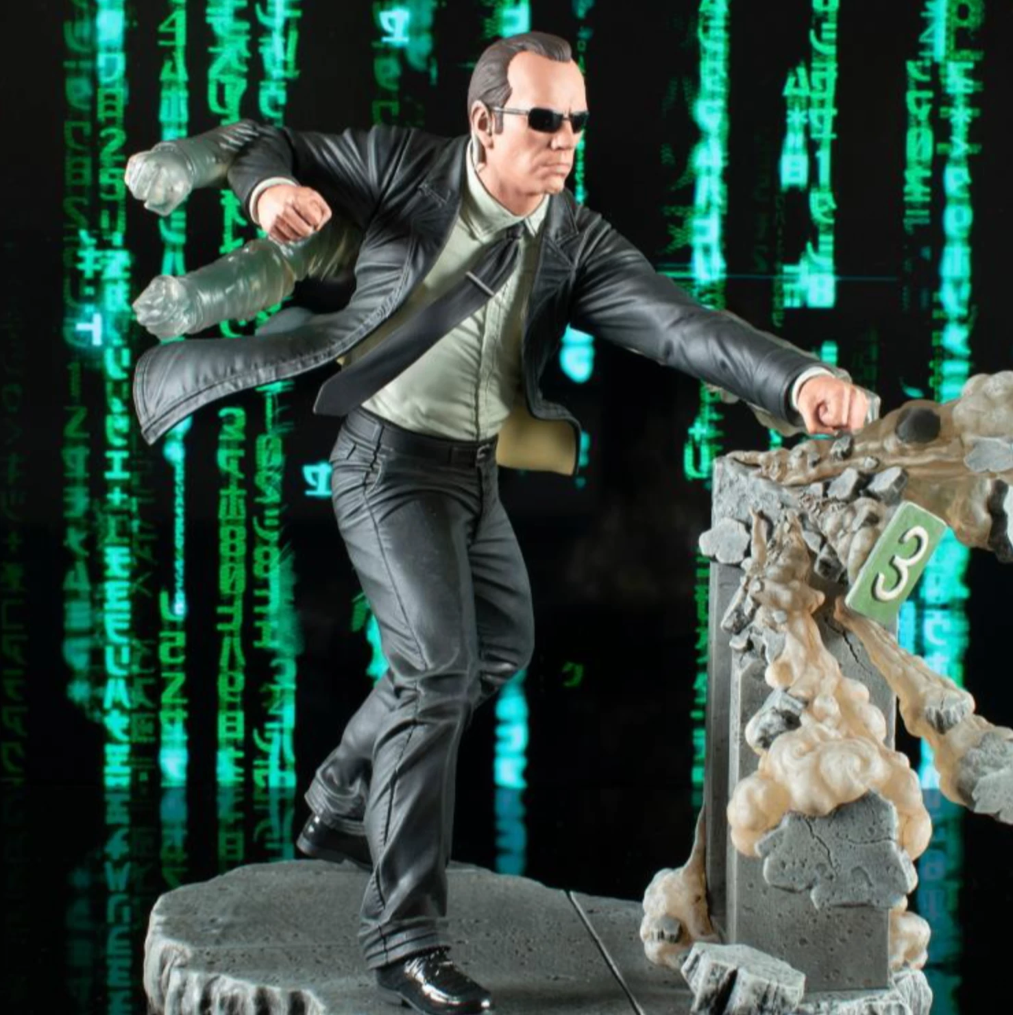 The Matrix Gallery Agent Smith Figure Diorama - Image 4