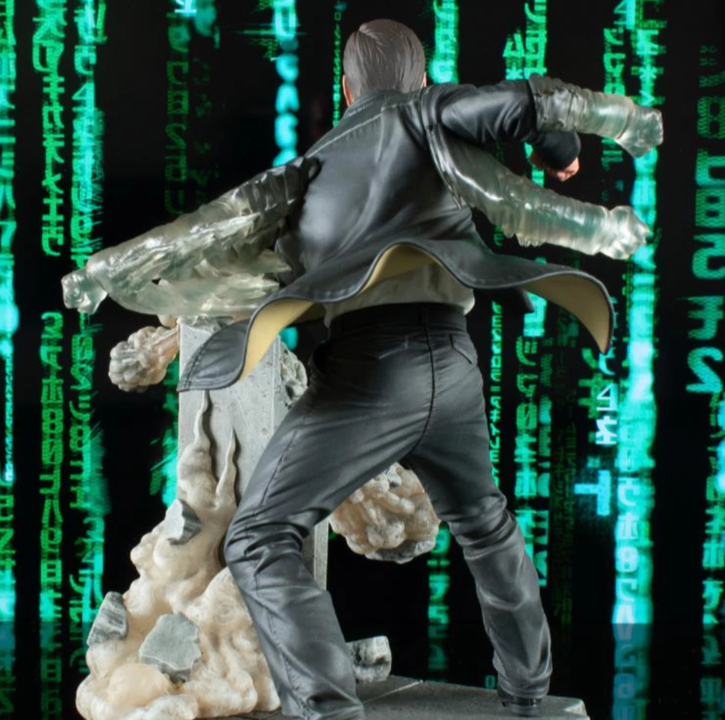 The Matrix Gallery Agent Smith Figure Diorama - Image 5
