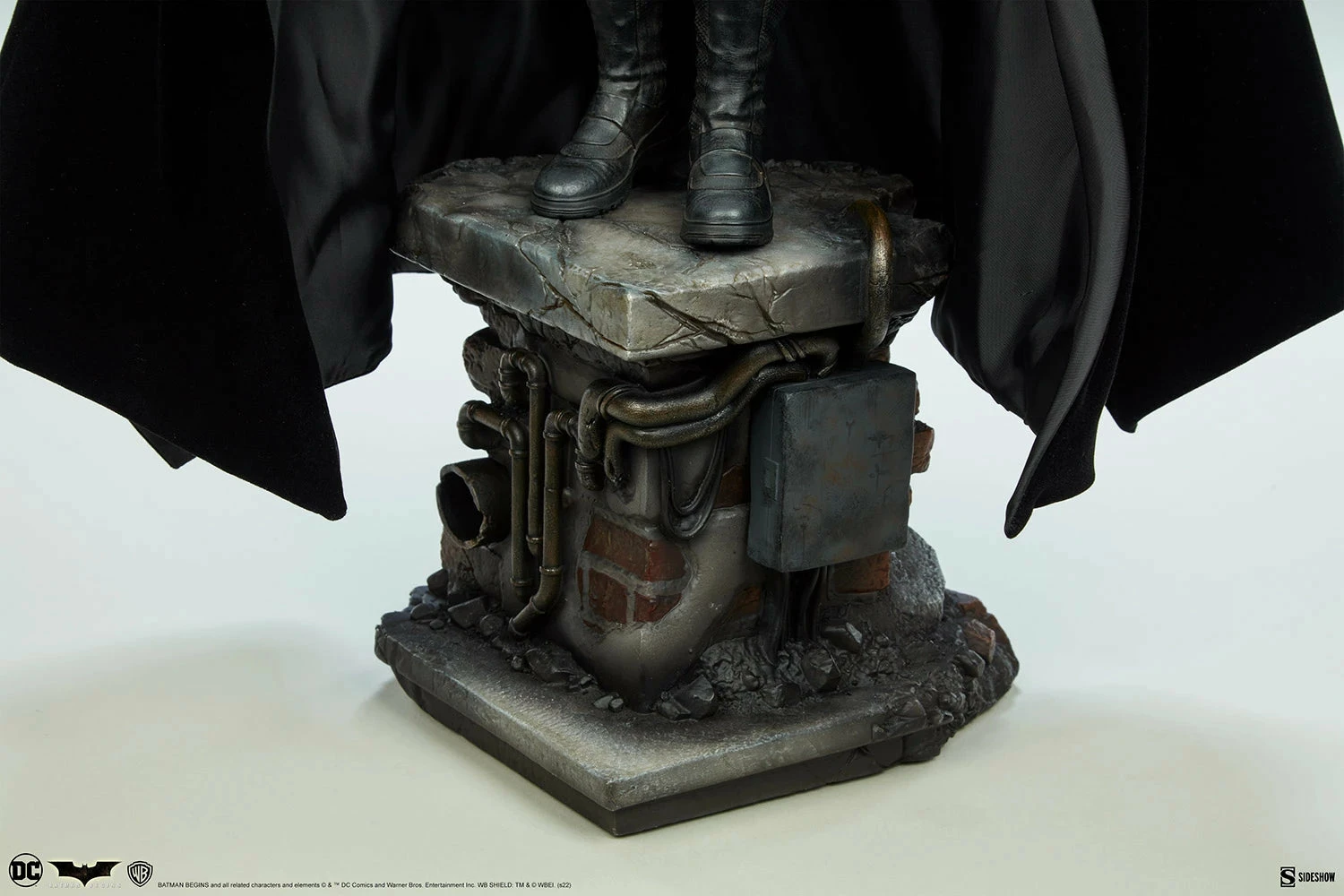 Sideshow Batman Begins Premium Format Batman Statue - Image 14
