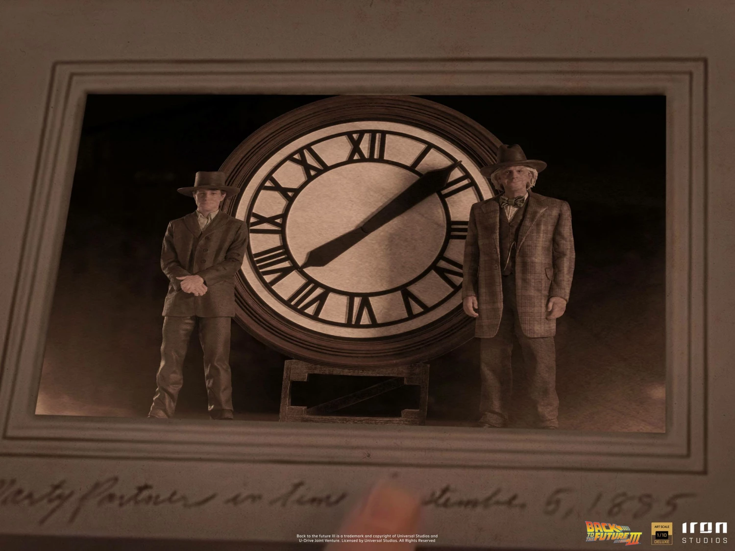 Iron Studios Back To The Future III Deluxe Art Scale Statue 1/10 Marty And Doc At The Clock - Image 13
