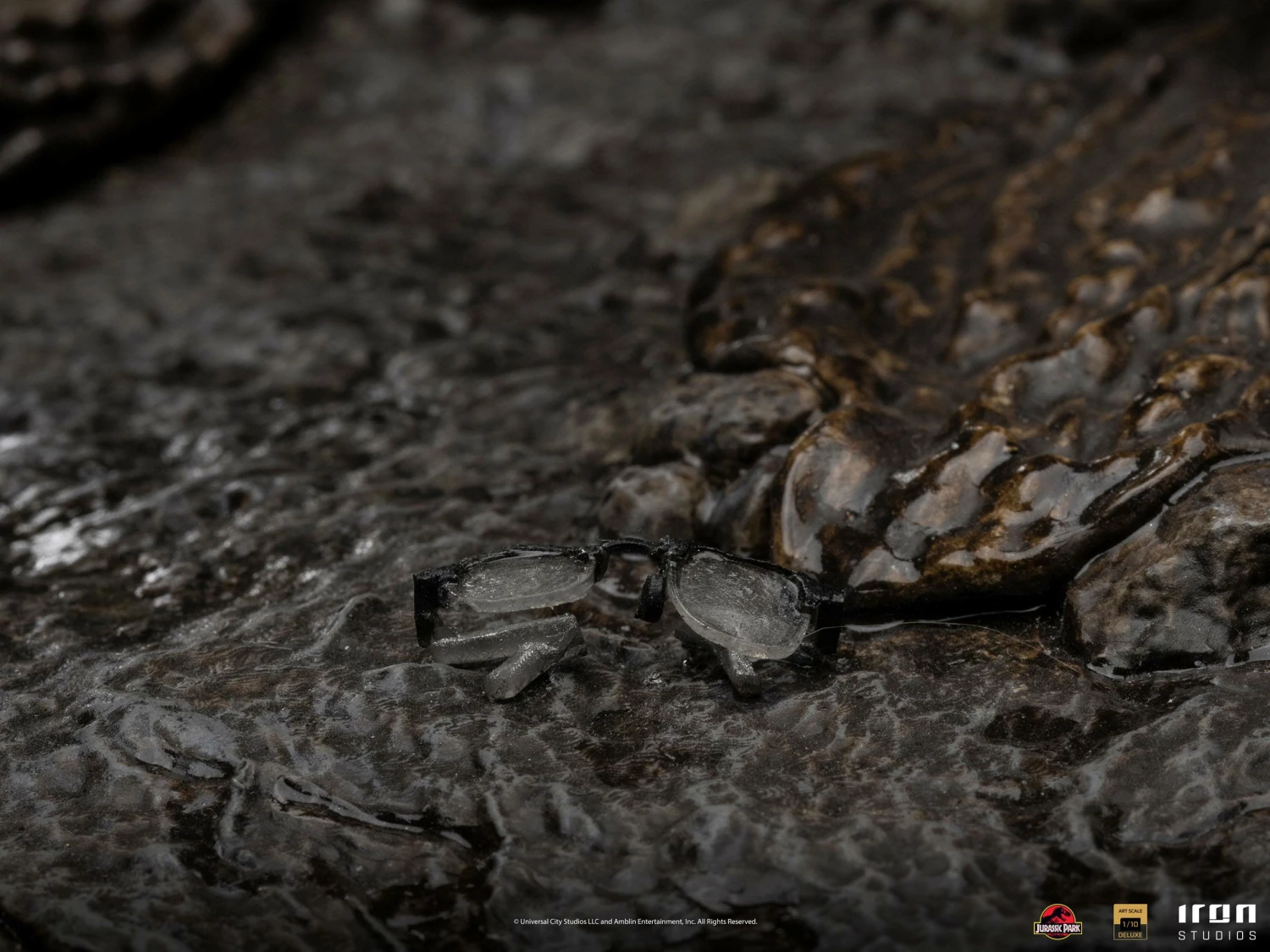 Iron Studios 1/10 Deluxe Art Scale Statue Jurassic Park Dennis Nedry With Dilophosaurus - Image 14