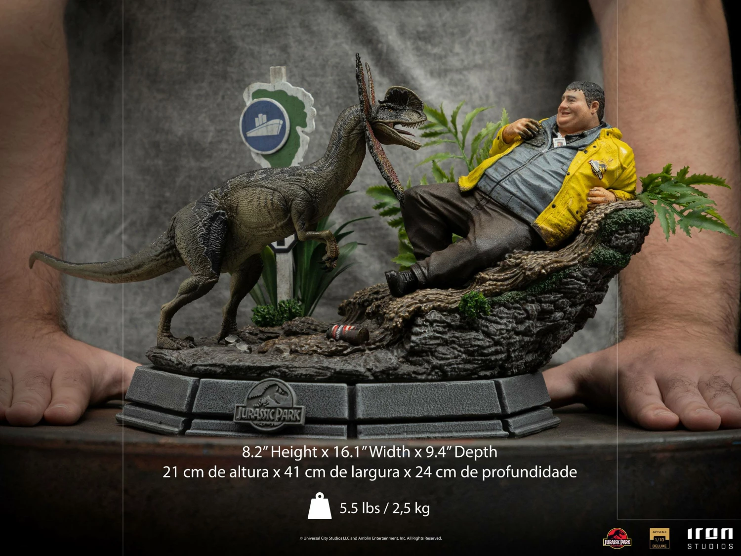 Iron Studios 1/10 Deluxe Art Scale Statue Jurassic Park Dennis Nedry With Dilophosaurus - Image 2