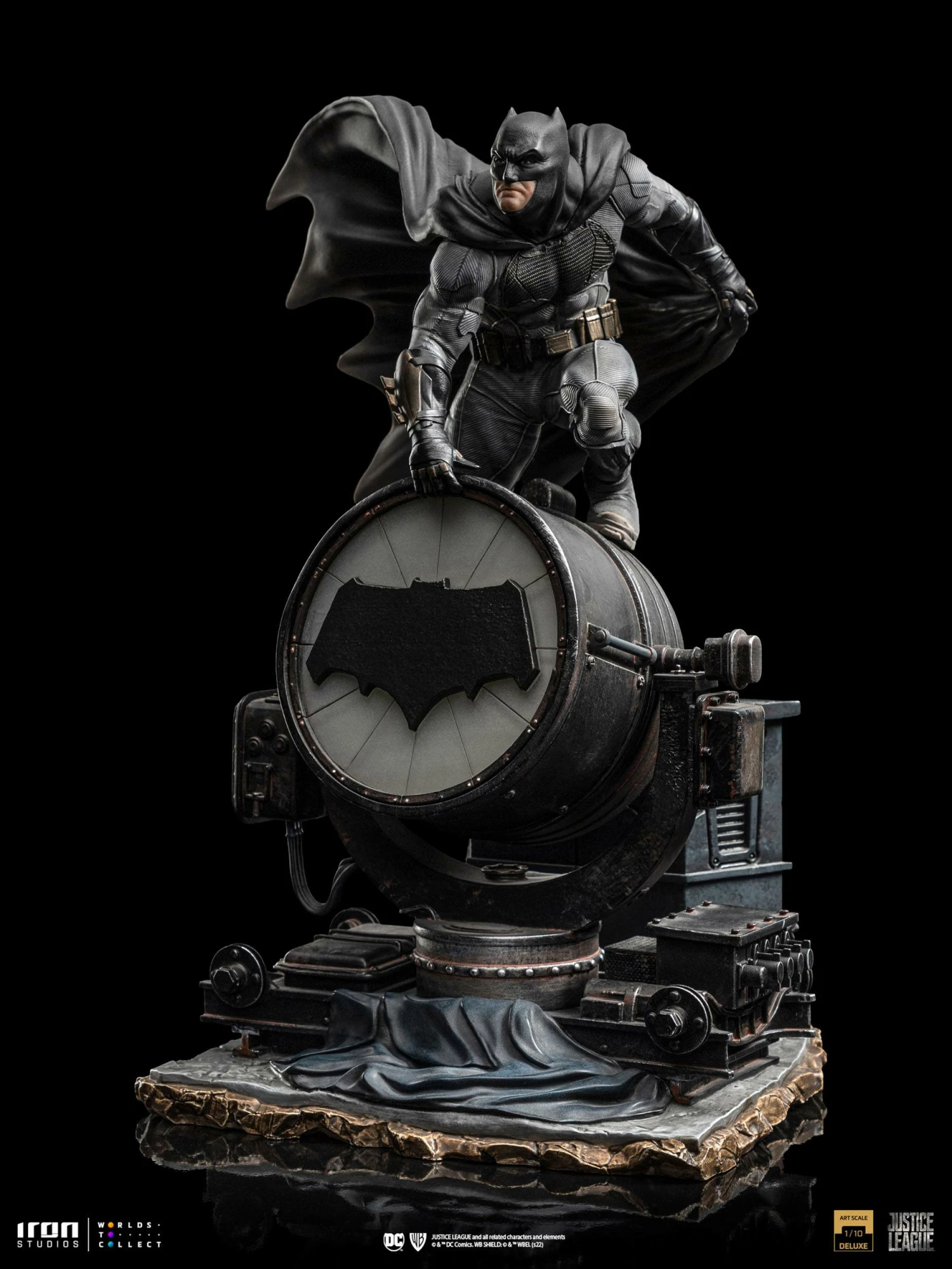 Iron Studios Zack Snyder's Justice League Batman On Bat-Signal 1/10 Deluxe Art Scale Statue - Image 10