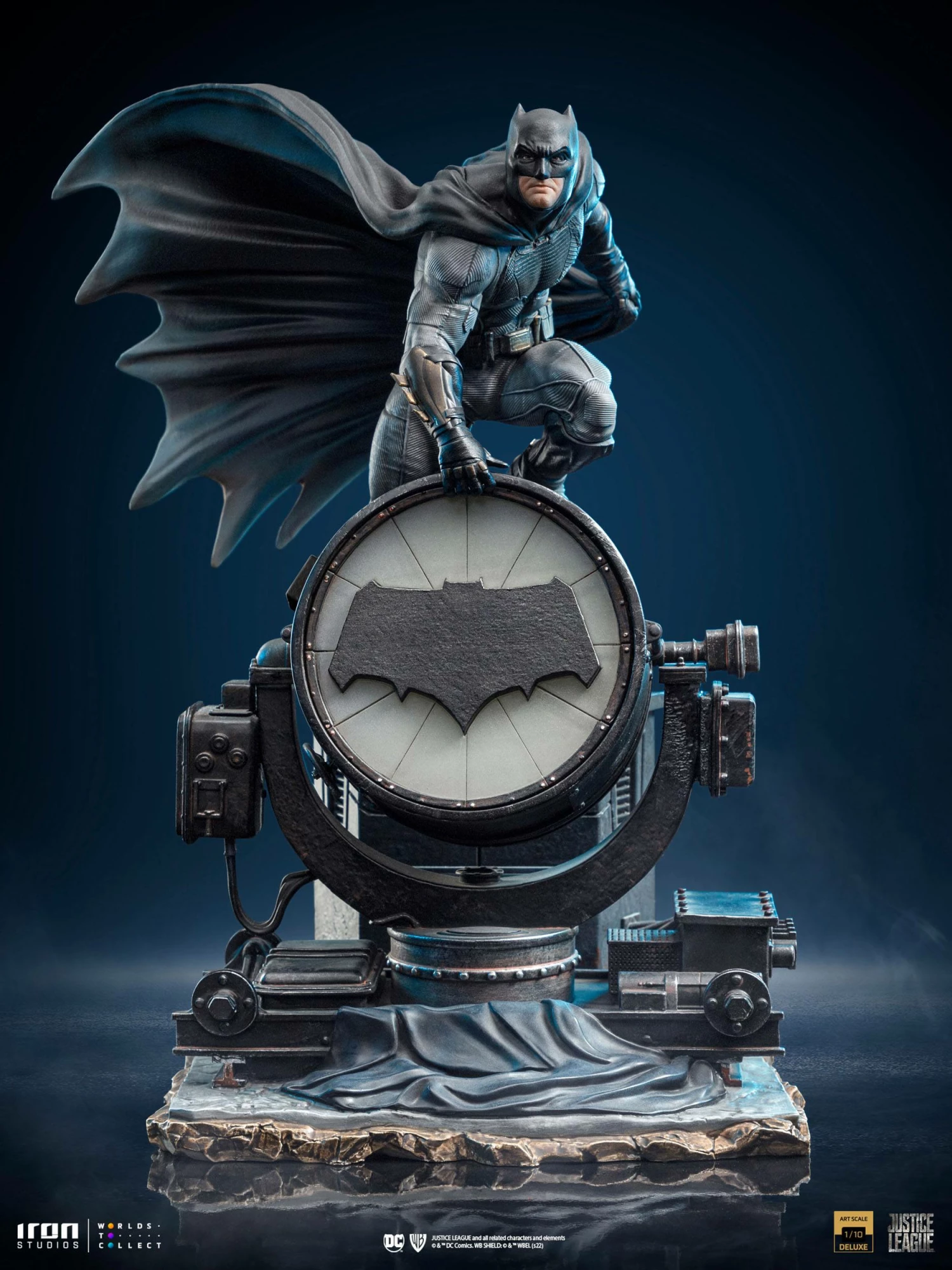 Iron Studios Zack Snyder's Justice League Batman On Bat-Signal 1/10 Deluxe Art Scale Statue - Image 16