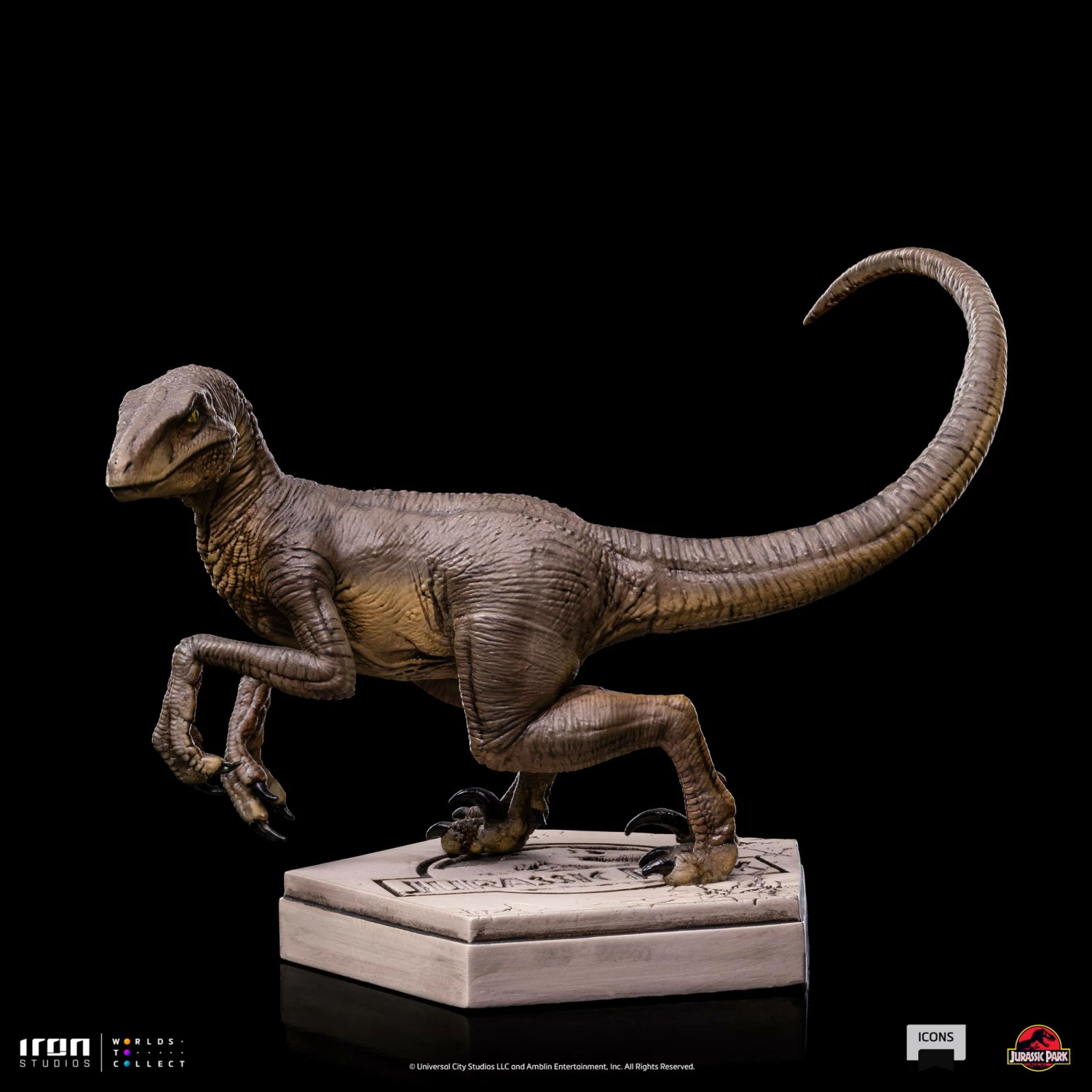 Iron Studios Jurassic Park Icons Velociraptor (C) Statue - Image 6