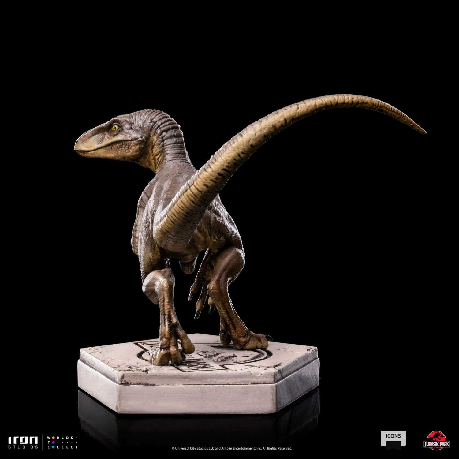 Iron Studios Jurassic Park Icons Velociraptor (C) Statue - Image 7