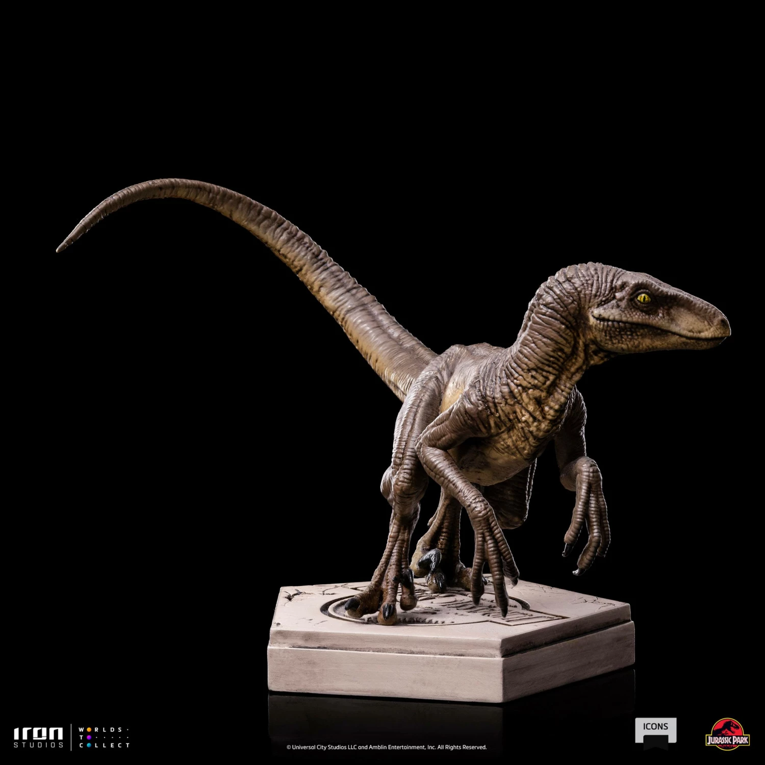 Iron Studios Jurassic Park Icons Velociraptor (C) Statue - Image 8