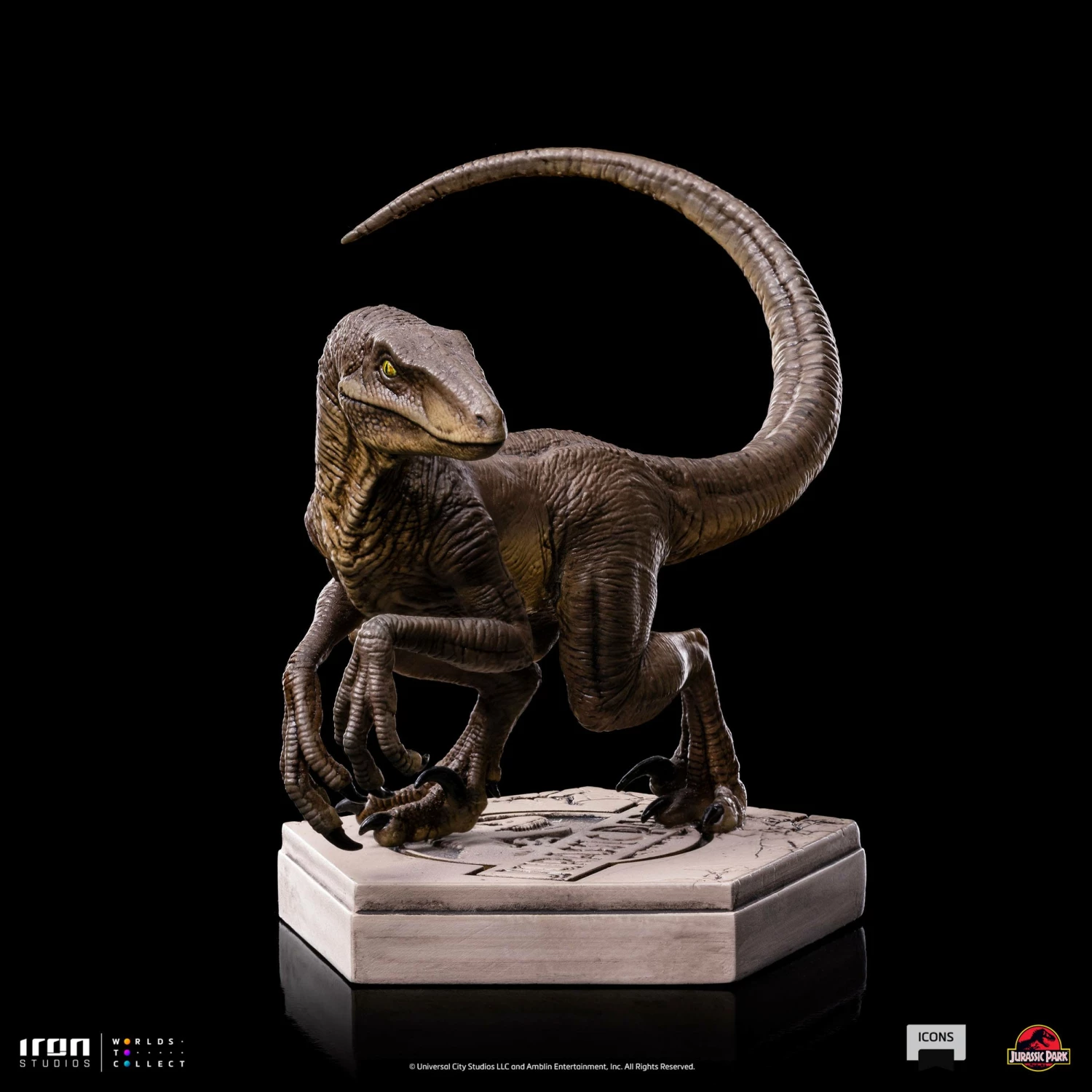 Iron Studios Jurassic Park Icons Velociraptor (C) Statue - Image 9