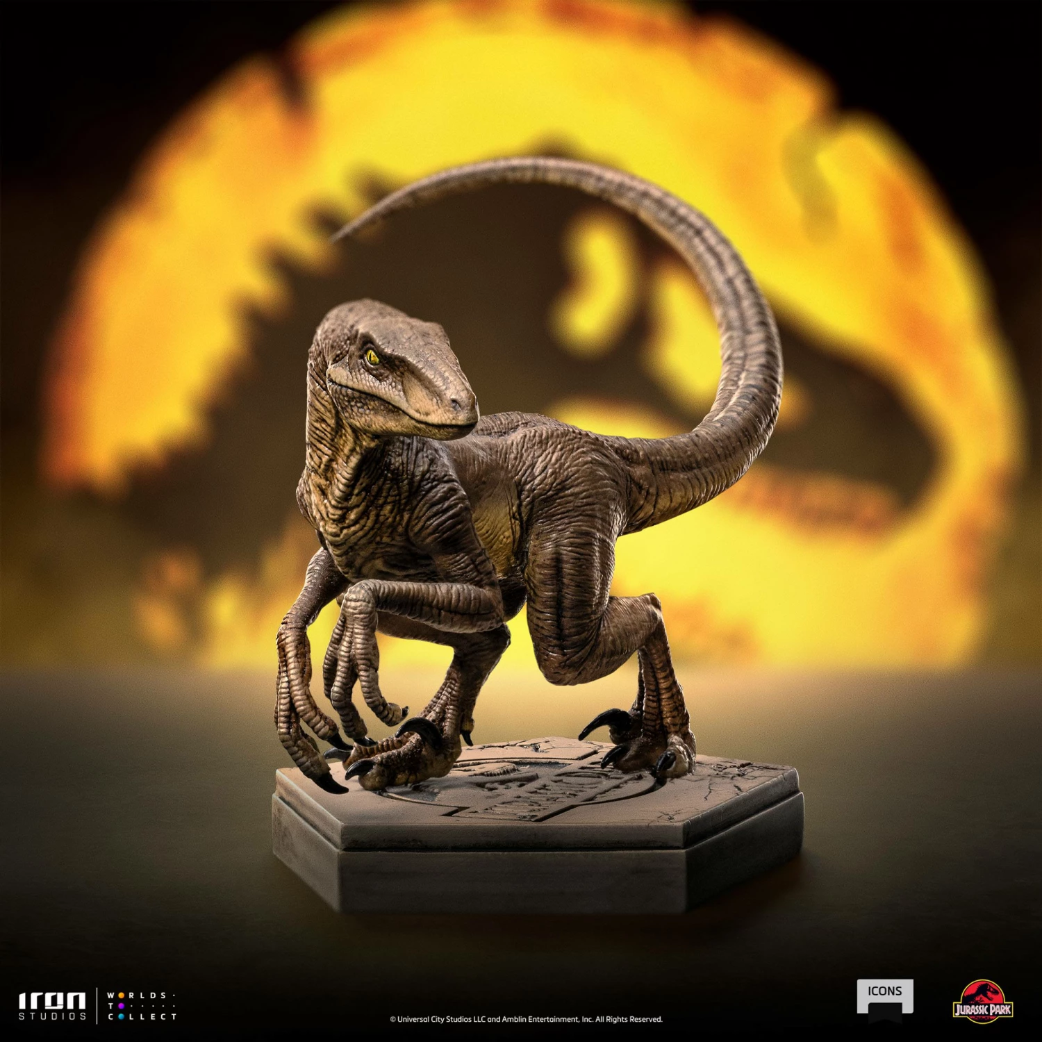 Iron Studios Jurassic Park Icons Velociraptor (C) Statue - Image 2