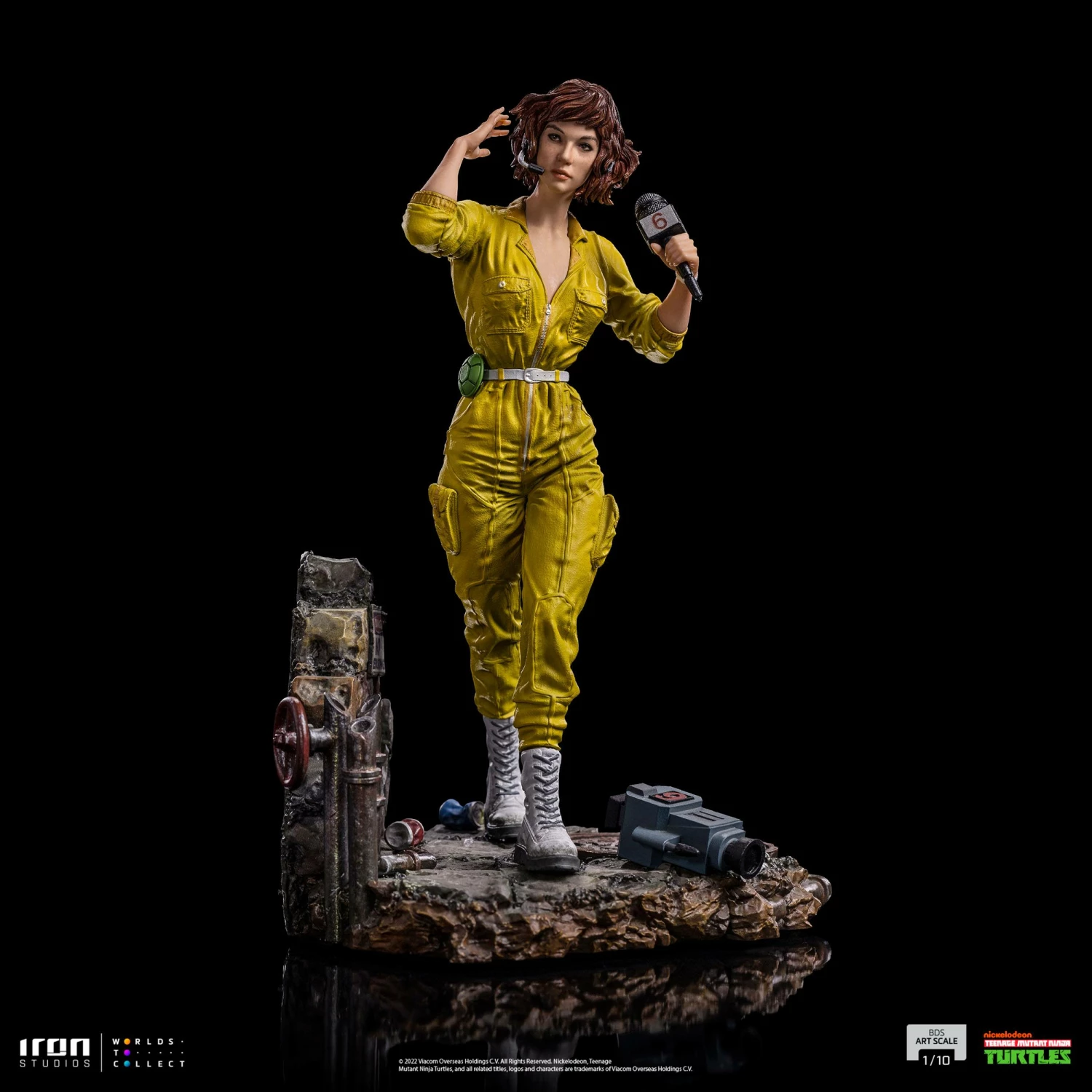 Iron Studios TMNT April O'Neil 1/10 Art Scale Statue - Image 5