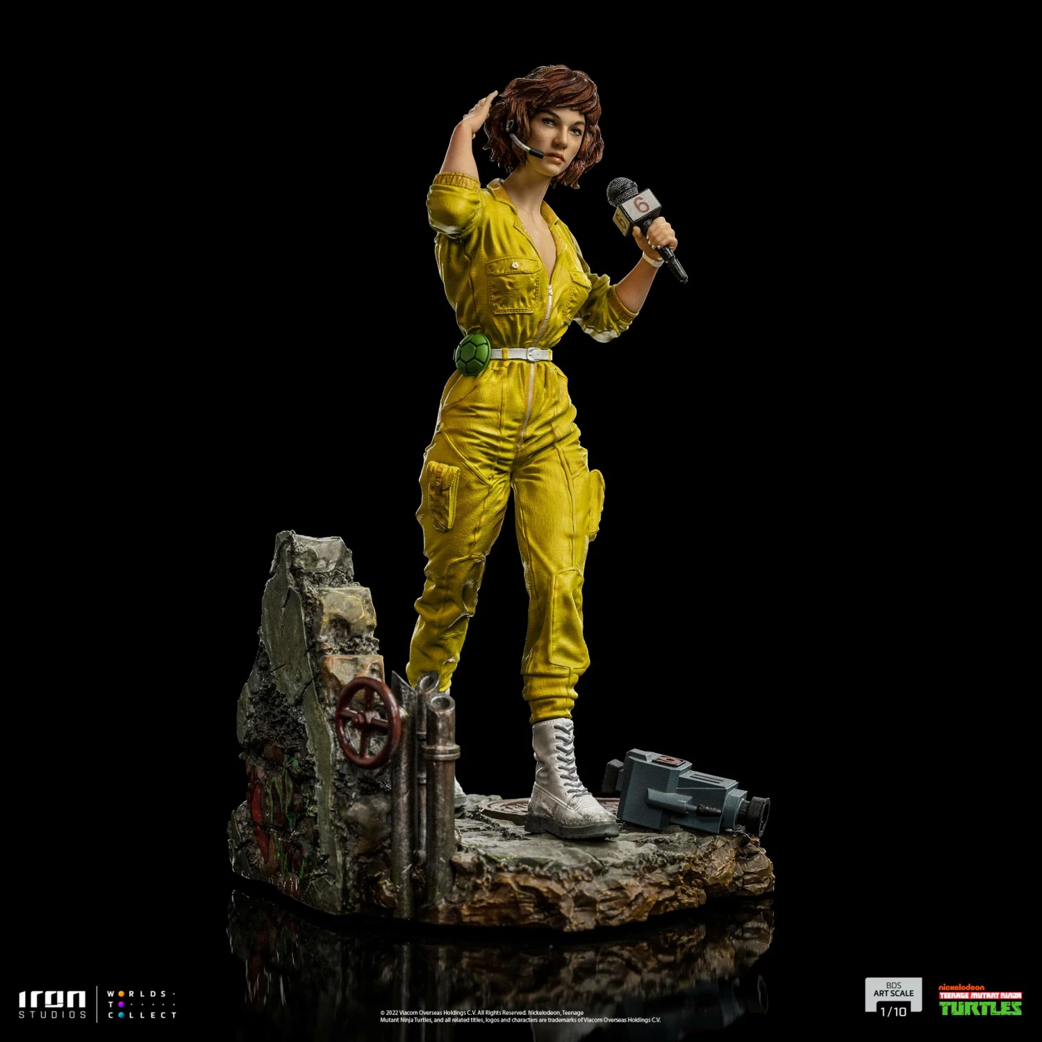 Iron Studios TMNT April O'Neil 1/10 Art Scale Statue - Image 6
