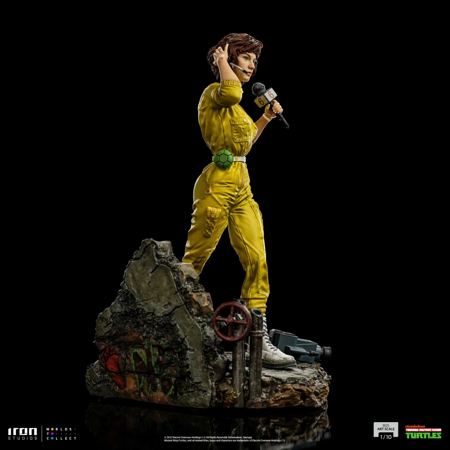 Iron Studios TMNT April O'Neil 1/10 Art Scale Statue - Image 7