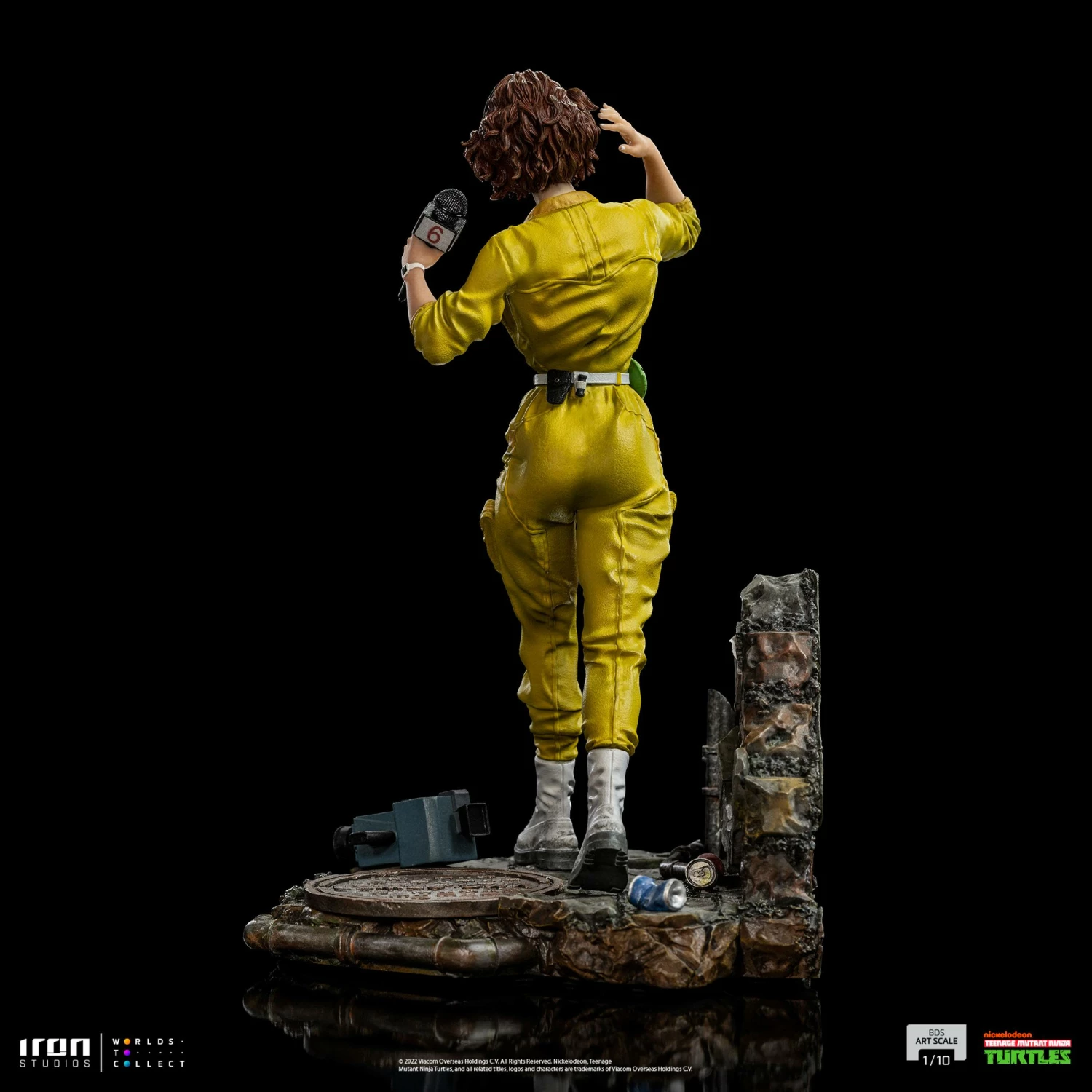 Iron Studios TMNT April O'Neil 1/10 Art Scale Statue - Image 8