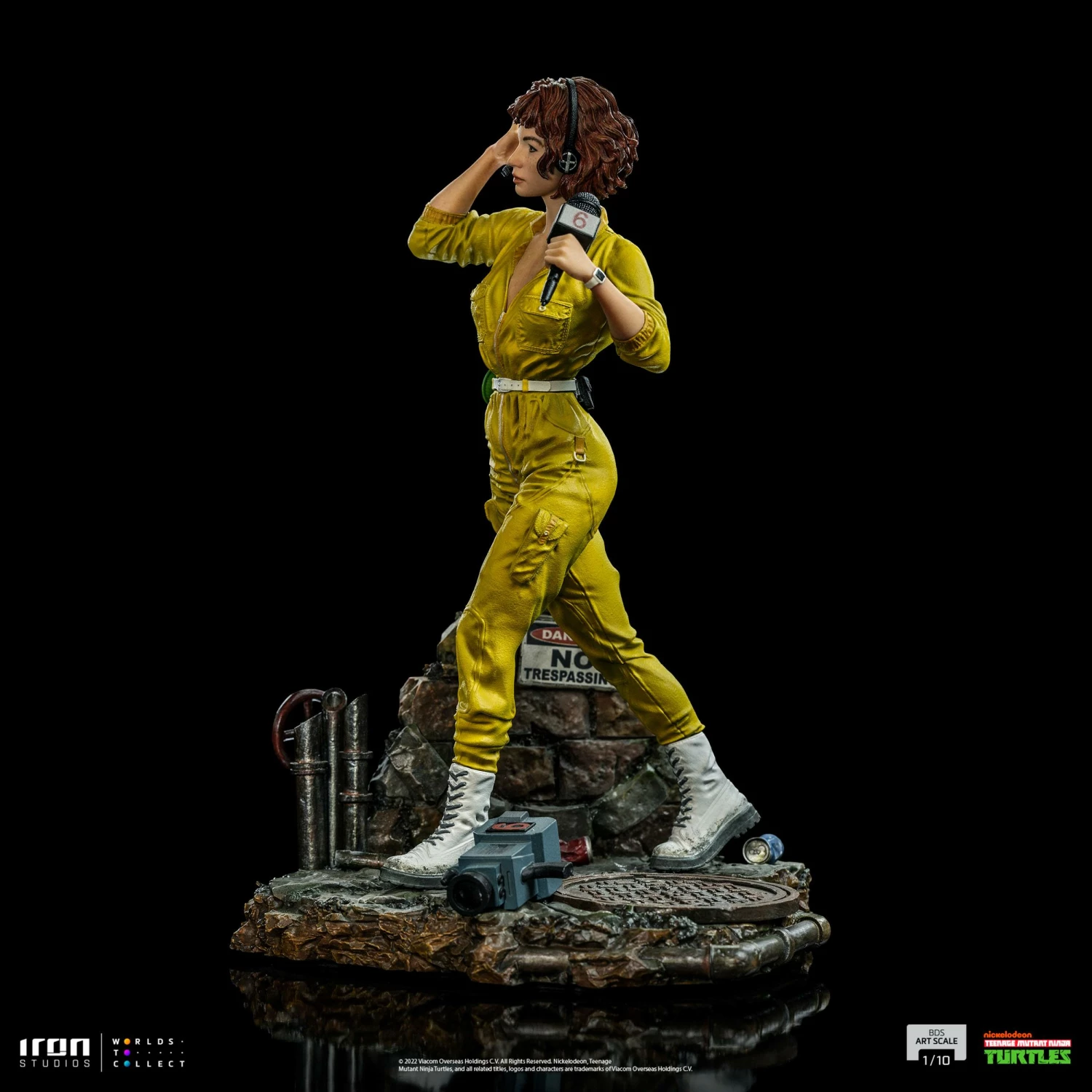 Iron Studios TMNT April O'Neil 1/10 Art Scale Statue - Image 9