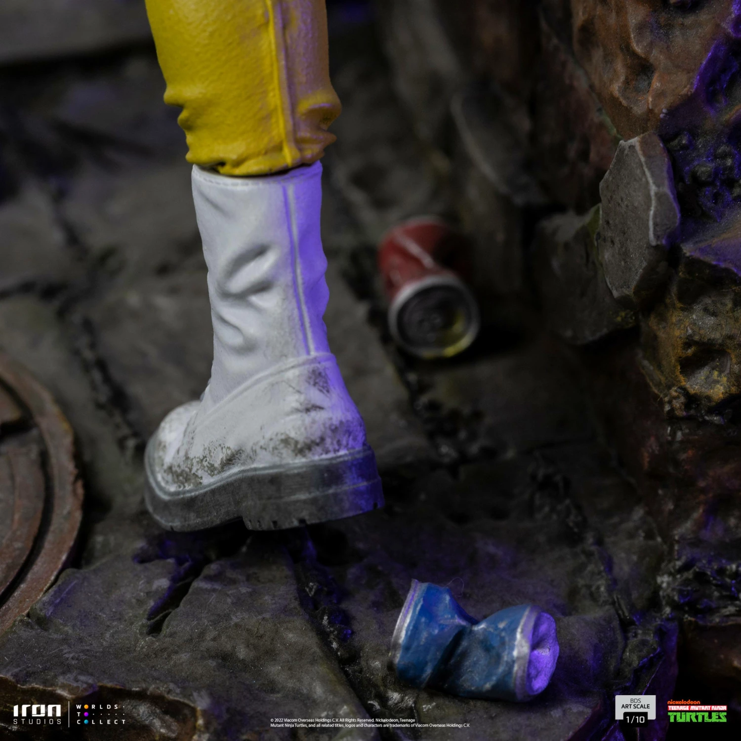 Iron Studios TMNT April O'Neil 1/10 Art Scale Statue - Image 14