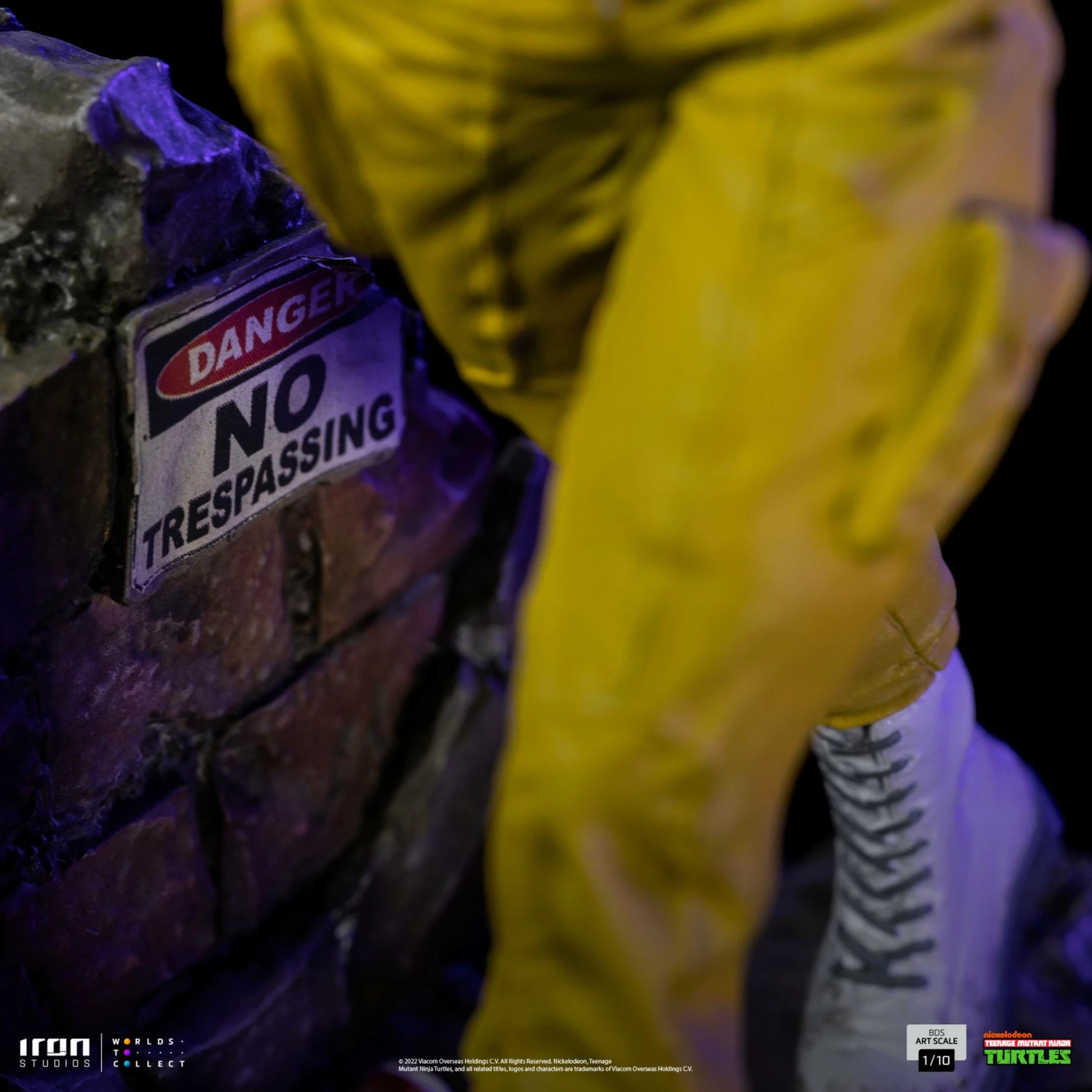 Iron Studios TMNT April O'Neil 1/10 Art Scale Statue - Image 15