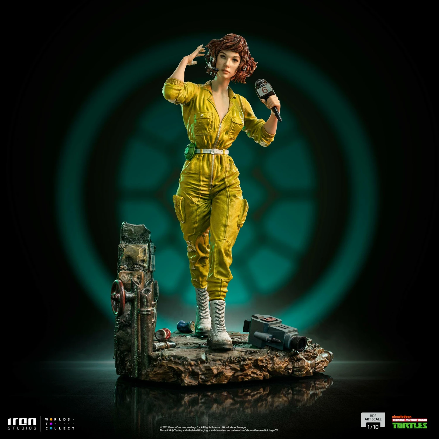 Iron Studios TMNT April O'Neil 1/10 Art Scale Statue - Image 3