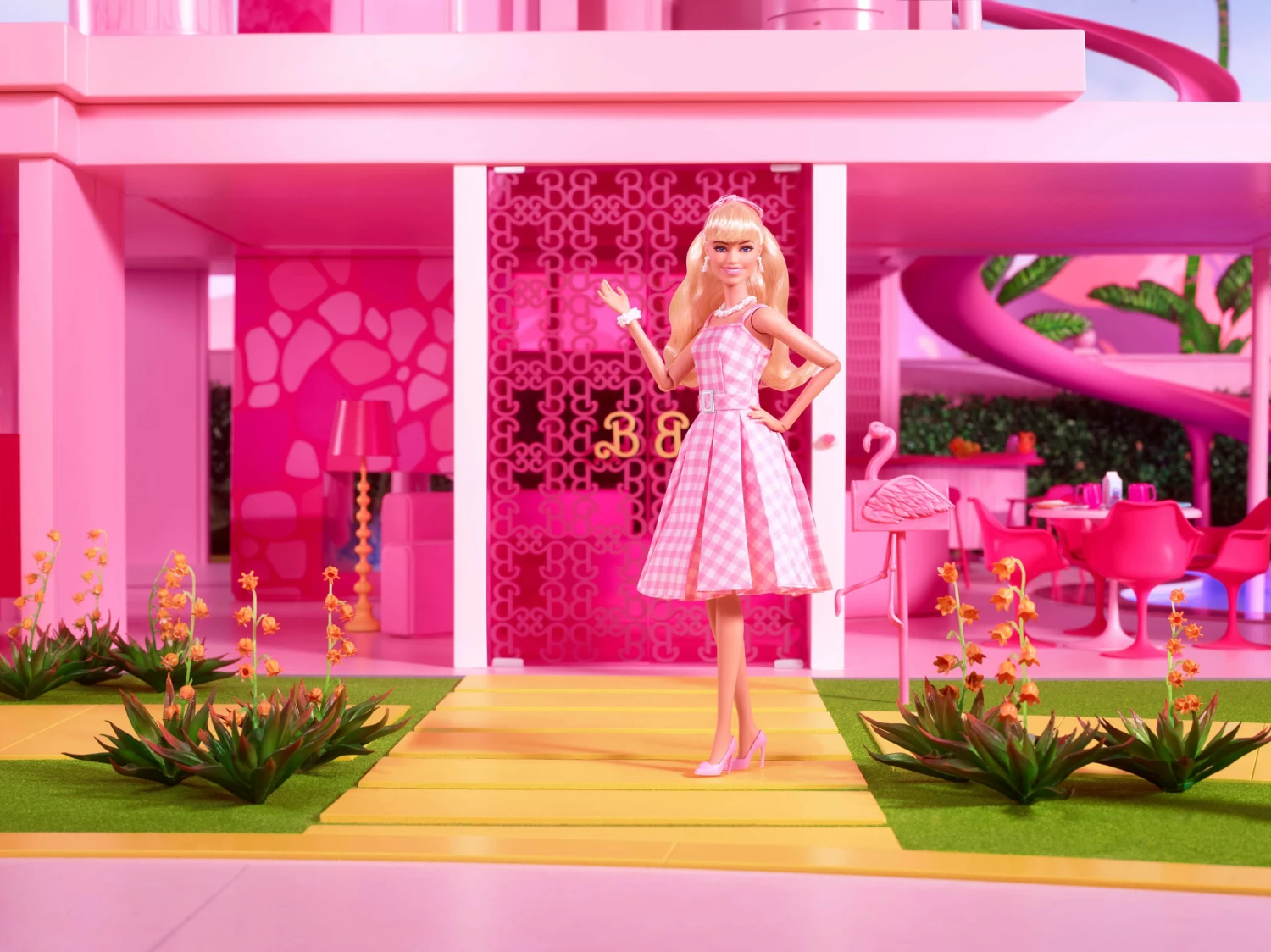 Barbie The Movie Margot Robbie As Barbie In Pink Gingham Dress - Image 12