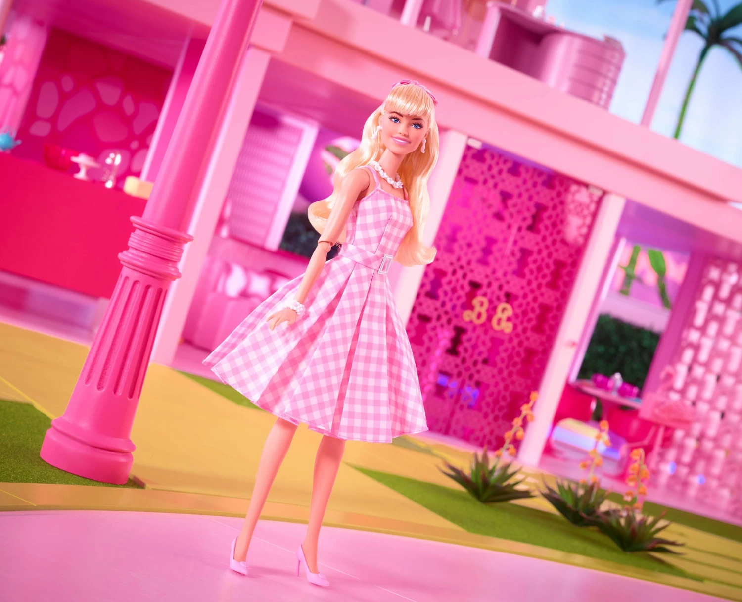 Barbie The Movie Margot Robbie As Barbie In Pink Gingham Dress - Image 13