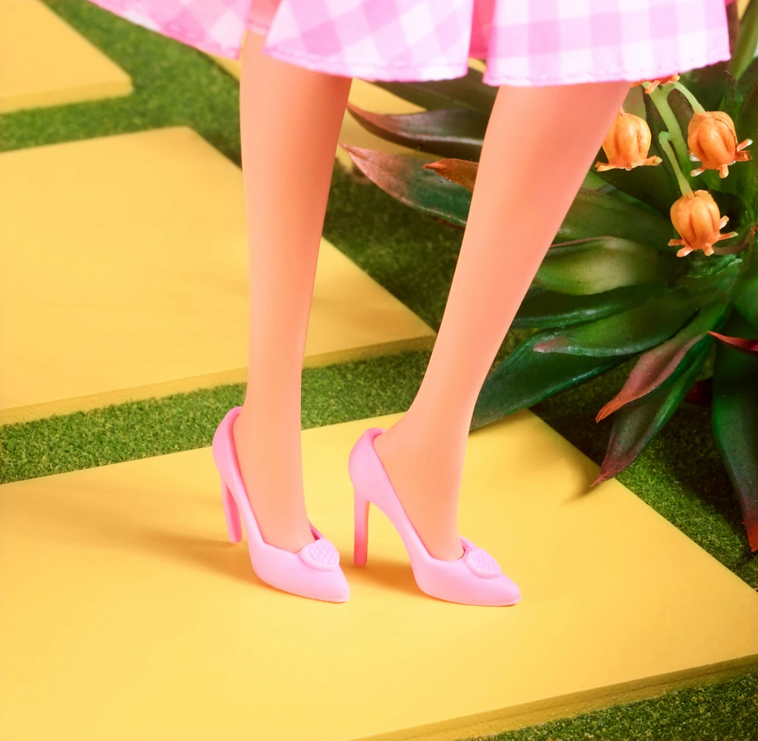 Barbie The Movie Margot Robbie As Barbie In Pink Gingham Dress - Image 16