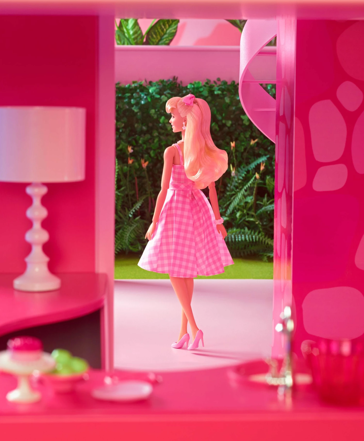 Barbie The Movie Margot Robbie As Barbie In Pink Gingham Dress - Image 18