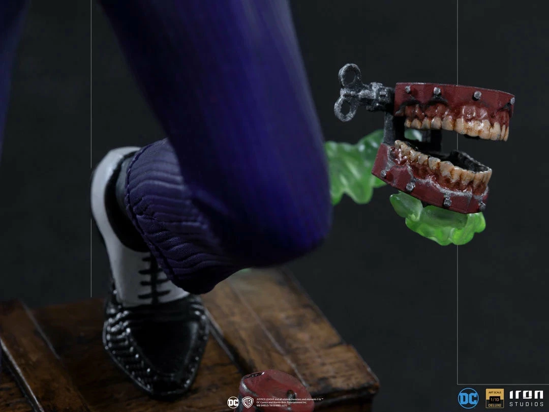 Iron Studios DC Comics The Joker 1/10 Deluxe Art Scale Statue - Image 9