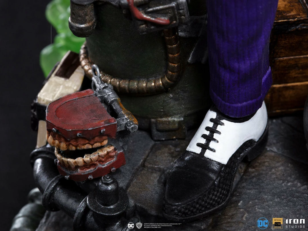 Iron Studios DC Comics The Joker 1/10 Deluxe Art Scale Statue - Image 10
