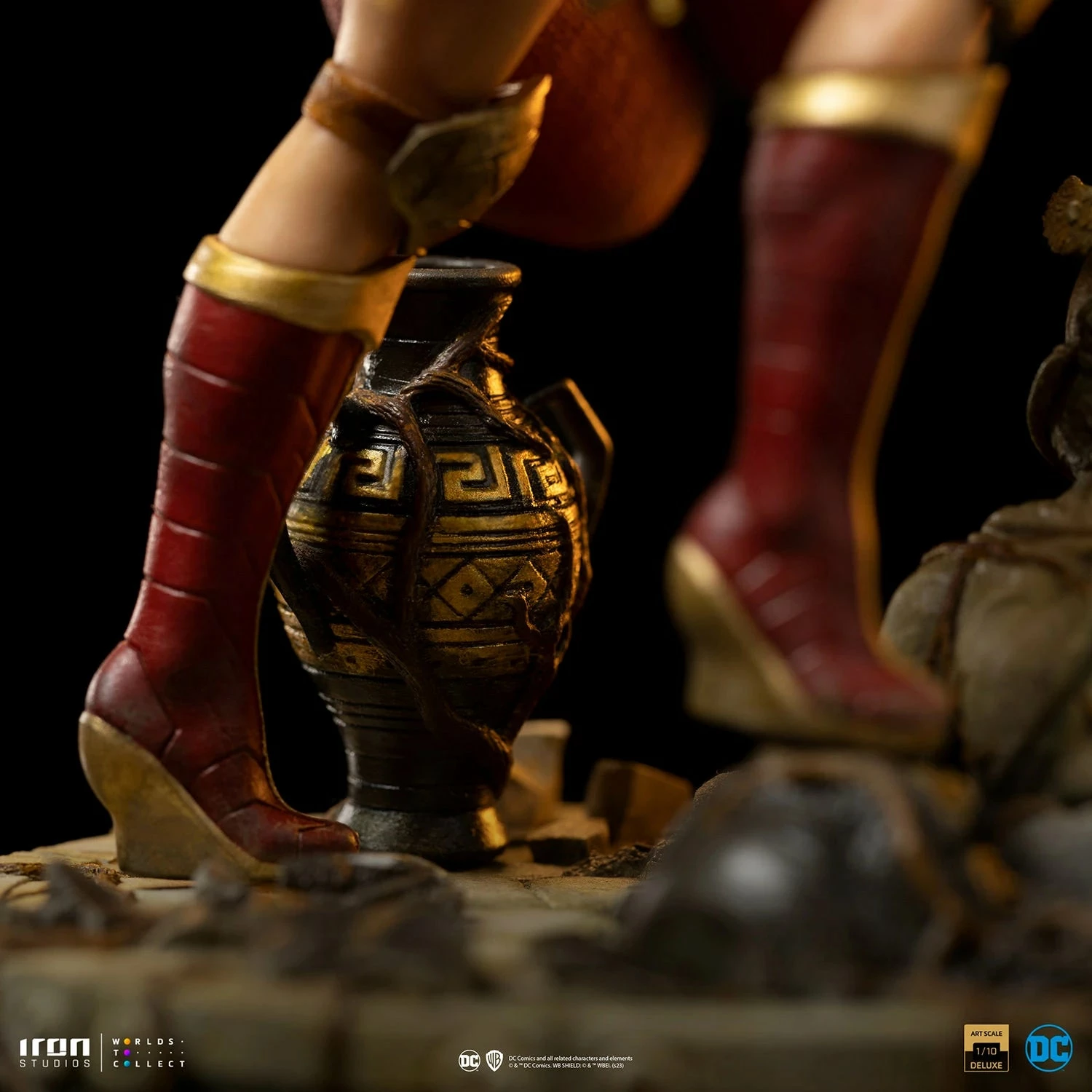 Iron Studios DC Comics Wonder Woman Unleashed 1/10 Deluxe Art Scale Statue - Image 11