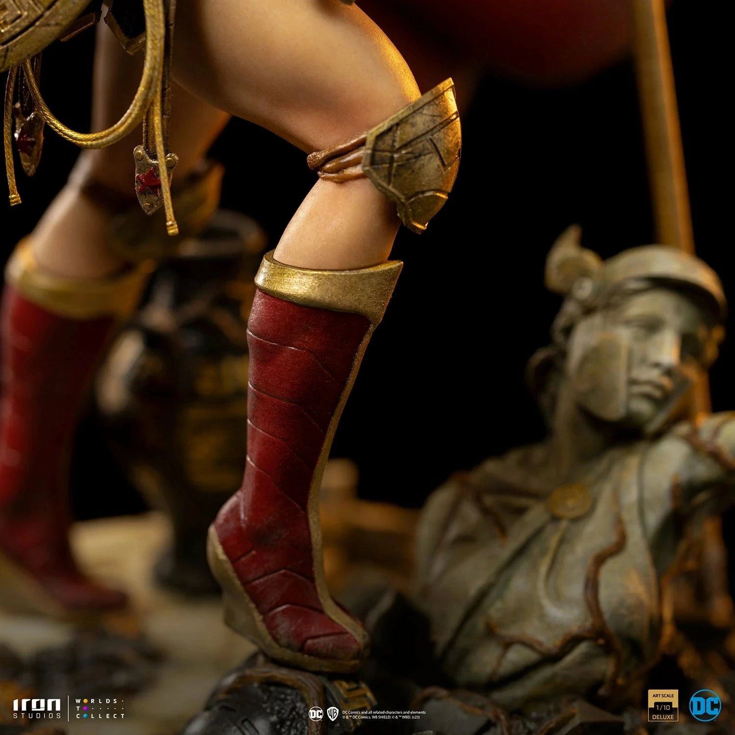 Iron Studios DC Comics Wonder Woman Unleashed 1/10 Deluxe Art Scale Statue - Image 16